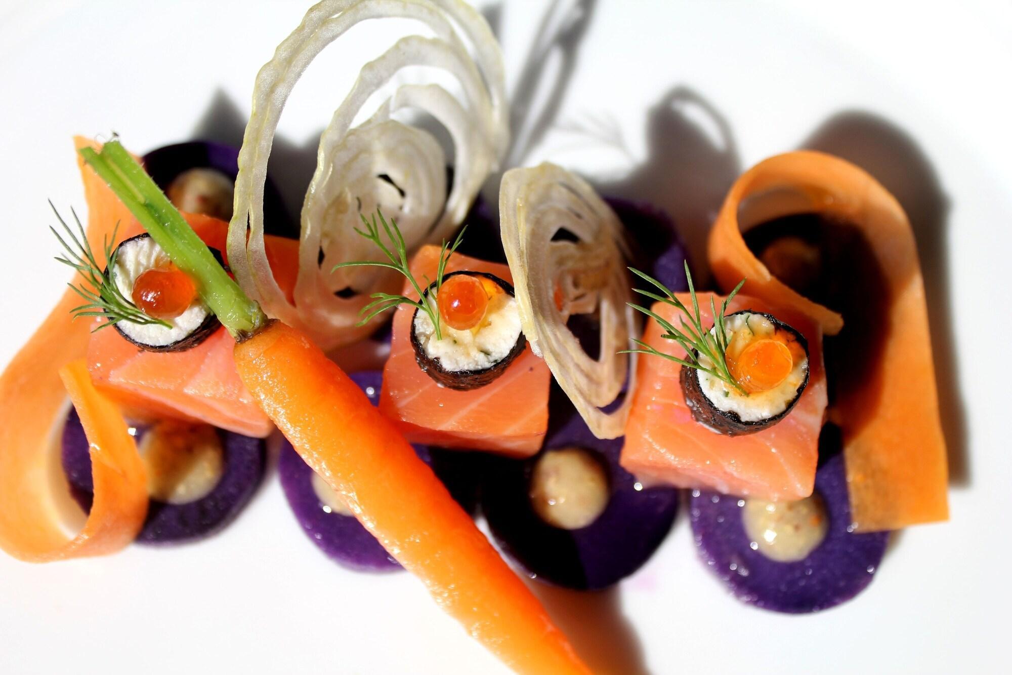 Logis Hotel Restaurant Le Cheval Blanc Blere Exterior photo
