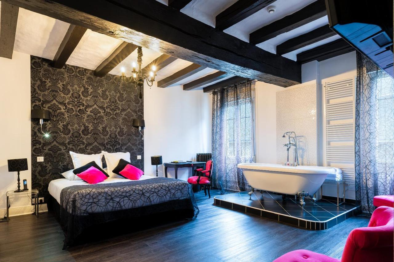 Logis Hotel Restaurant Le Cheval Blanc Blere Room photo