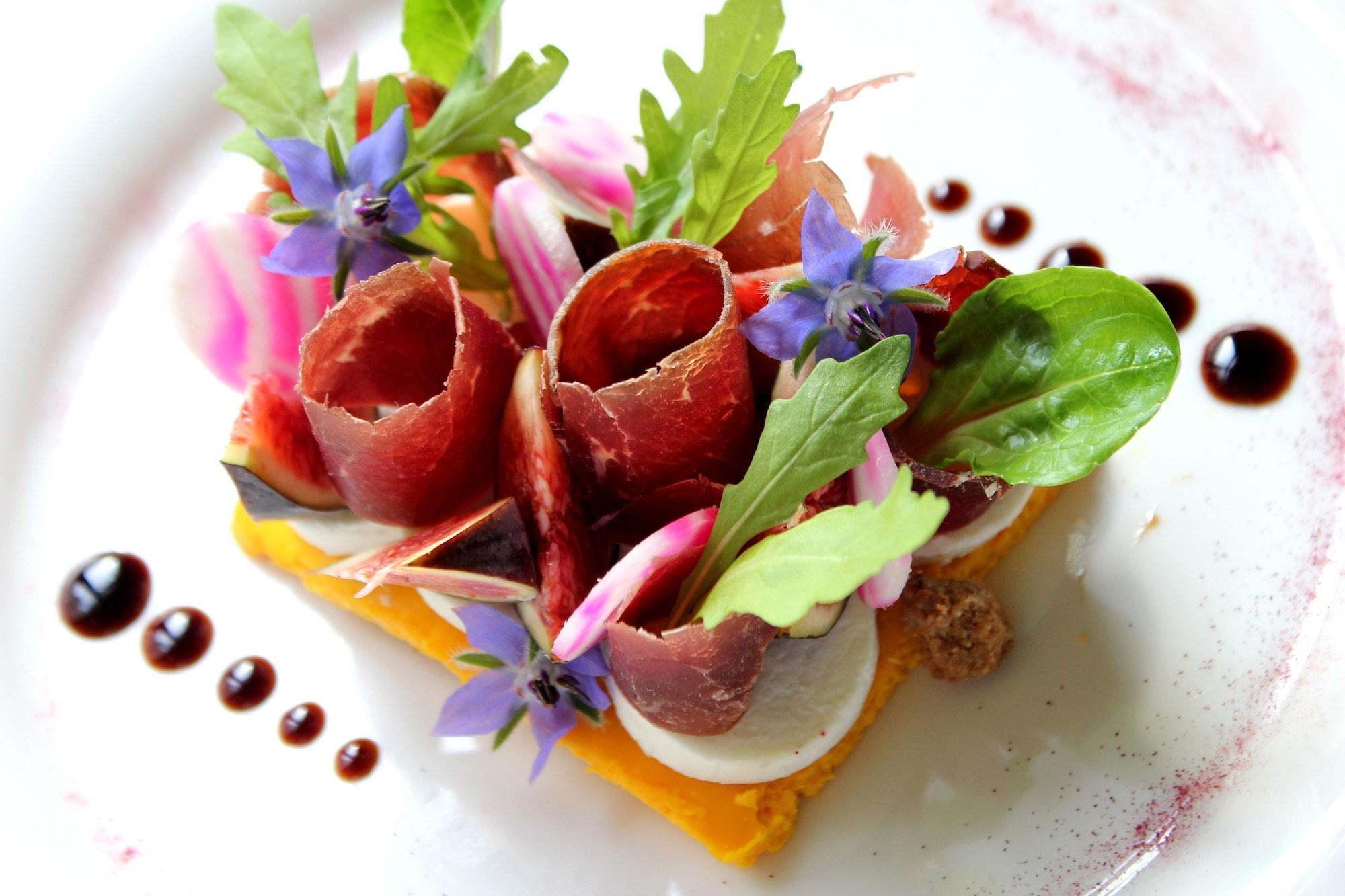 Logis Hotel Restaurant Le Cheval Blanc Blere Exterior photo