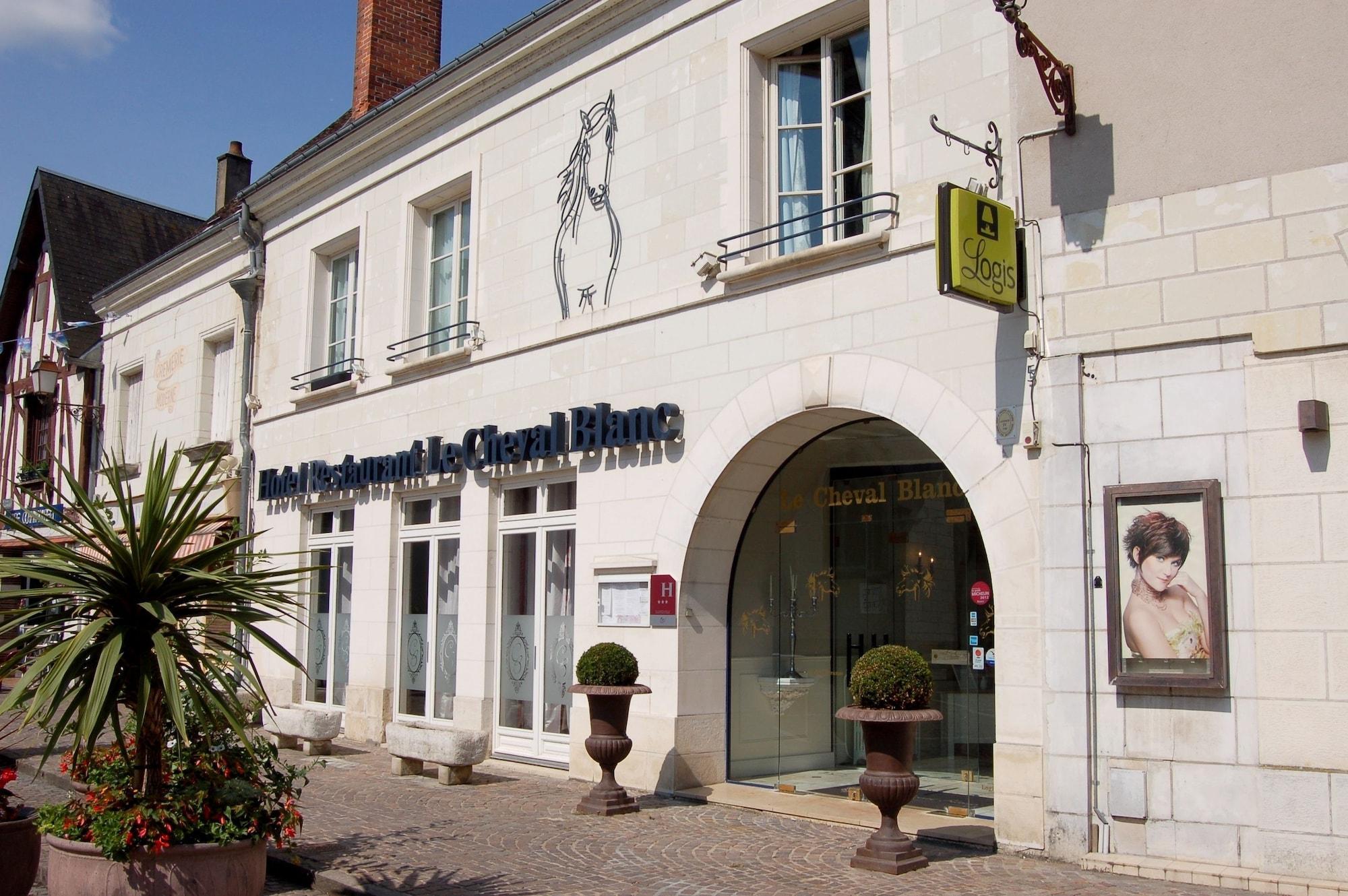 Logis Hotel Restaurant Le Cheval Blanc Blere Exterior photo