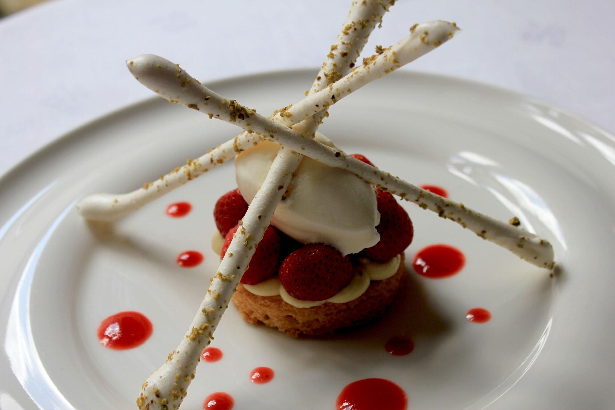 Logis Hotel Restaurant Le Cheval Blanc Blere Exterior photo