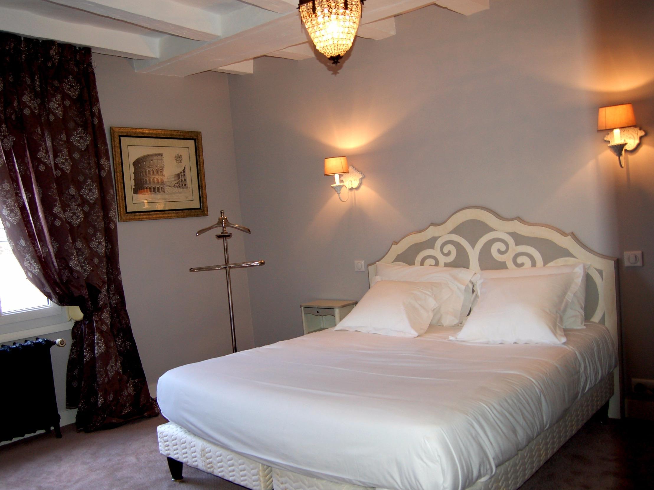 Logis Hotel Restaurant Le Cheval Blanc Blere Exterior photo
