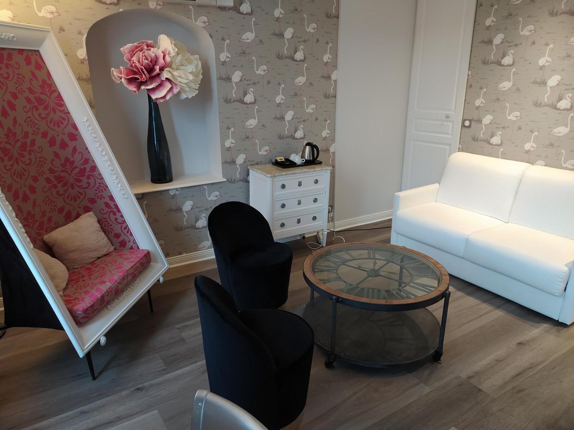 Logis Hotel Restaurant Le Cheval Blanc Blere Room photo